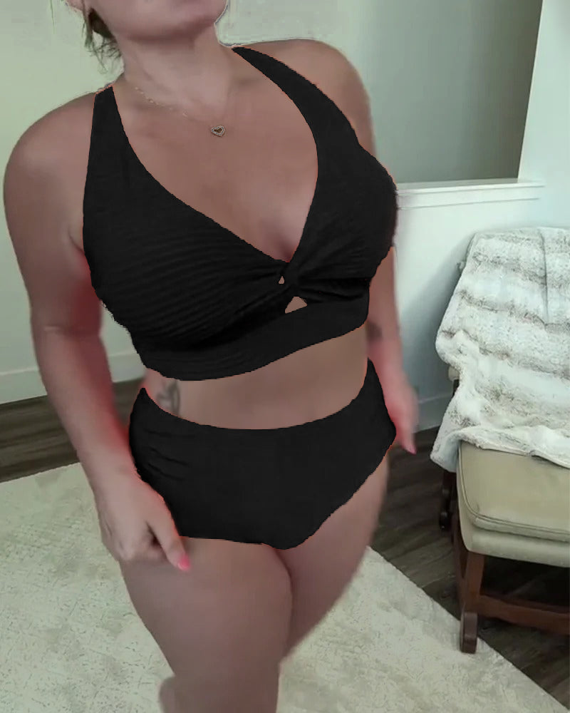 Costum de baie tip bikini într-o culoare uniformă, cu formă triangulară relaxată