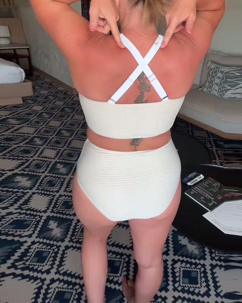 Costum de baie tip bikini într-o culoare uniformă, cu formă triangulară relaxată