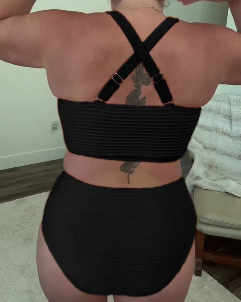 Costum de baie tip bikini într-o culoare uniformă, cu formă triangulară relaxată