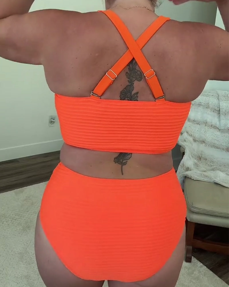 Costum de baie tip bikini într-o culoare uniformă, cu formă triangulară relaxată